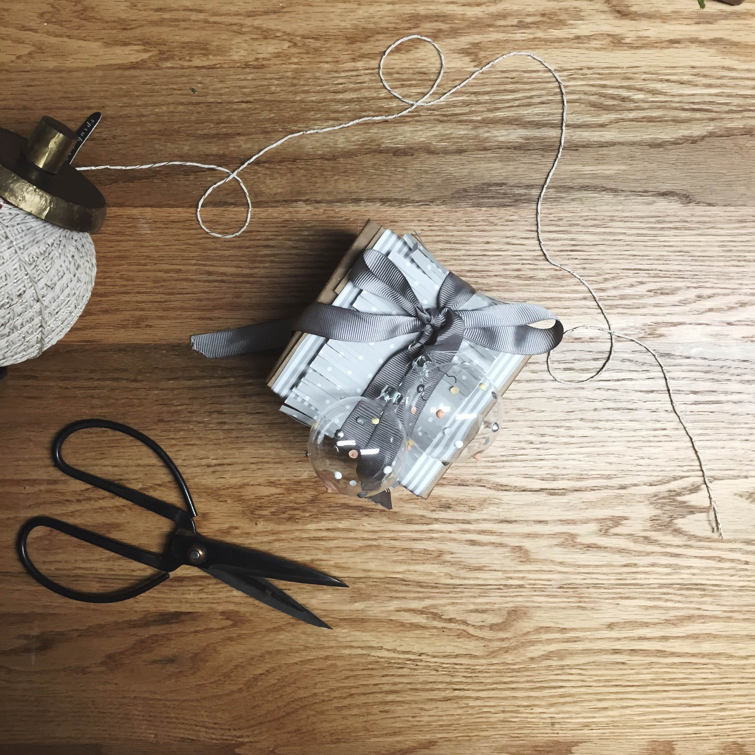 Holiday HowTo Gift Wrapping Loose Lips Magazine