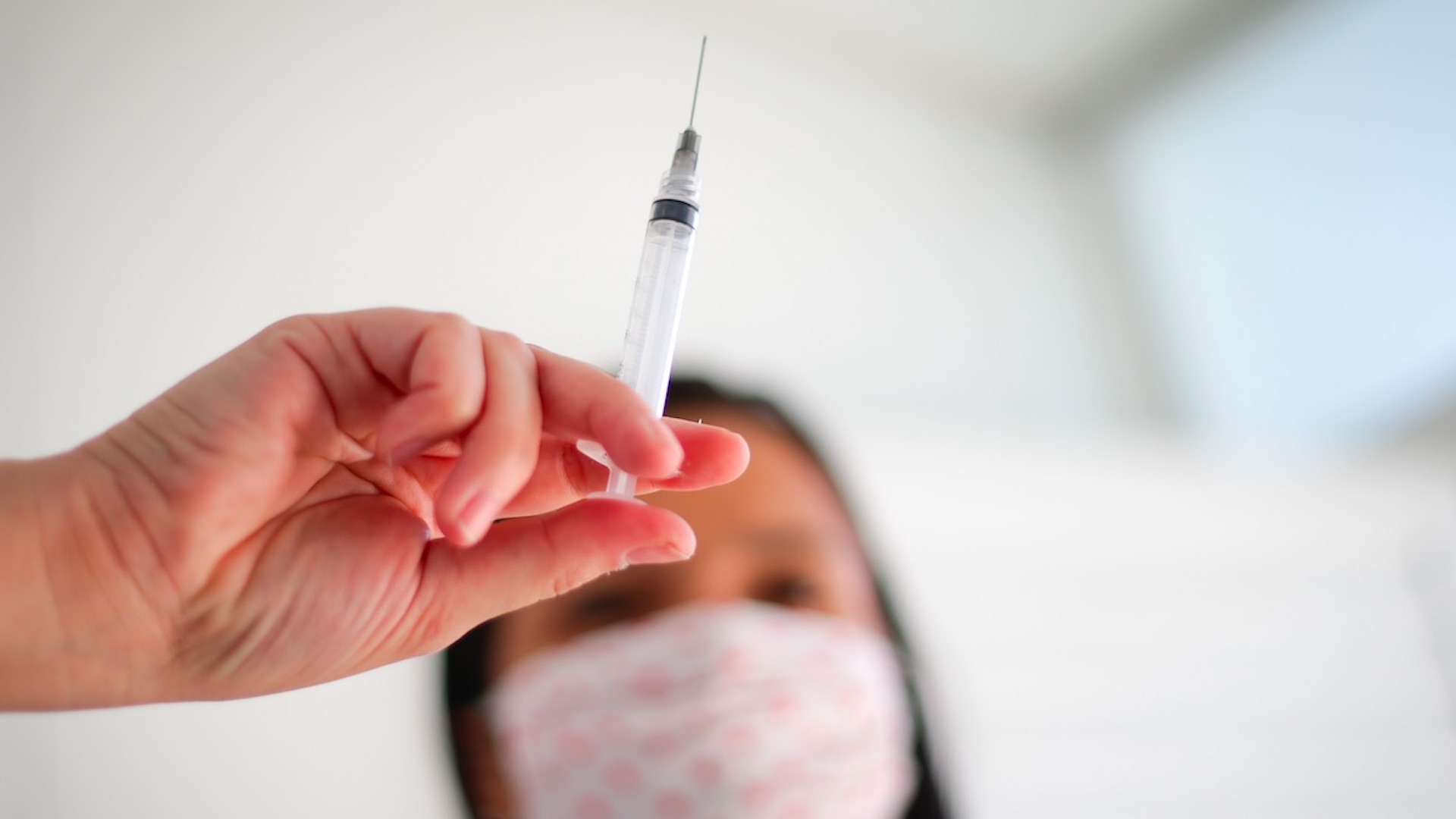 FDA aprueba tercera dosis de vacuna para personas inmunodeprimidas. Foto de EFE