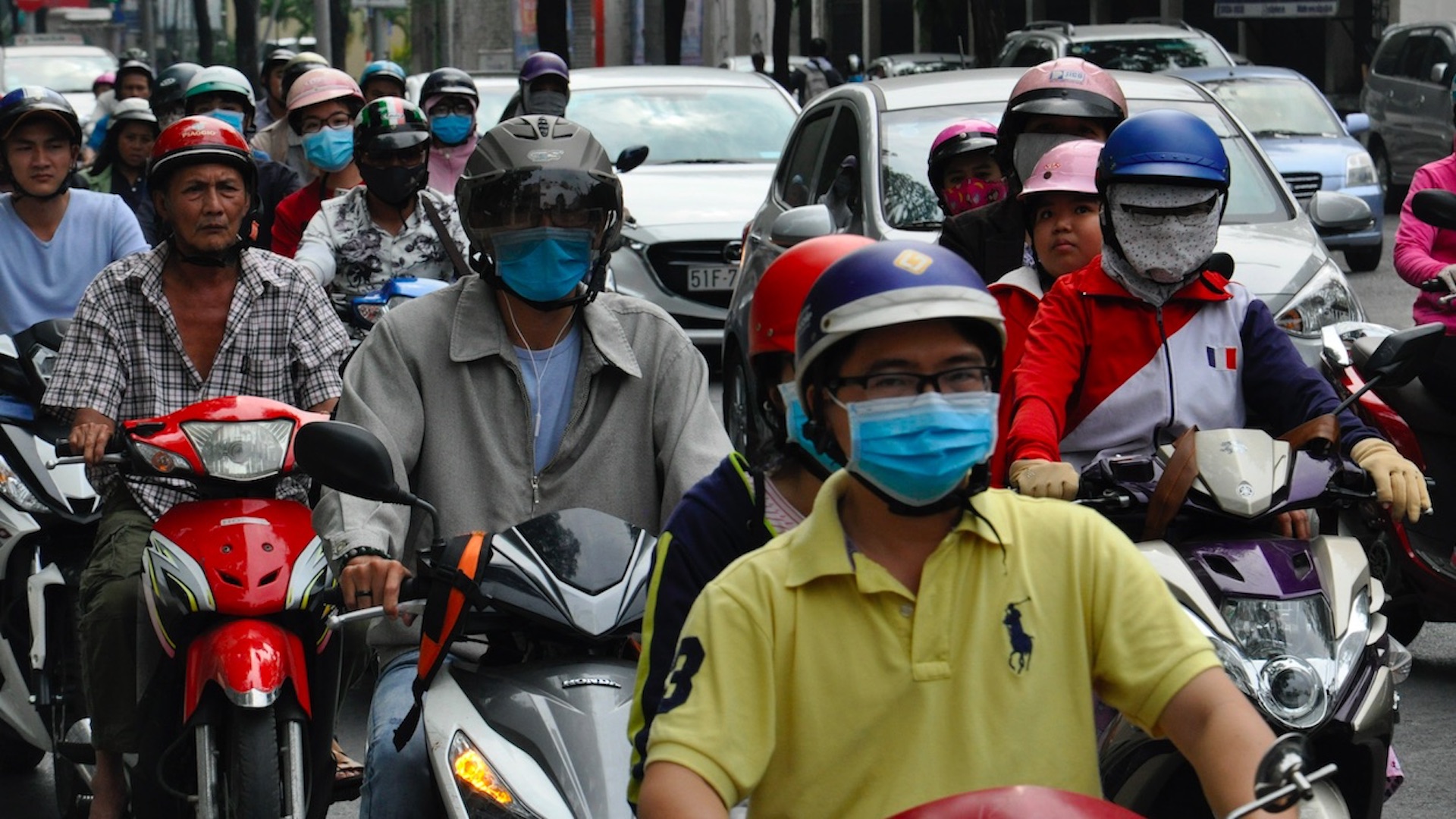 Condenan a un hombre por "propagar" el COVID-19 en Vietnam. Foto de Nikolay Likomanov para Unsplash