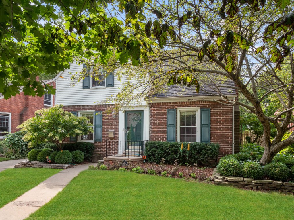 1207 EDGEWOOD DRIVE Lorak Collaboration