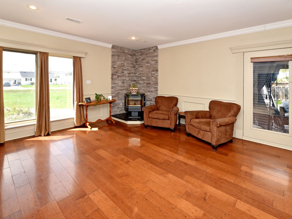 Lori Ingram Real Estate 204 Campbell Drive Arnprior