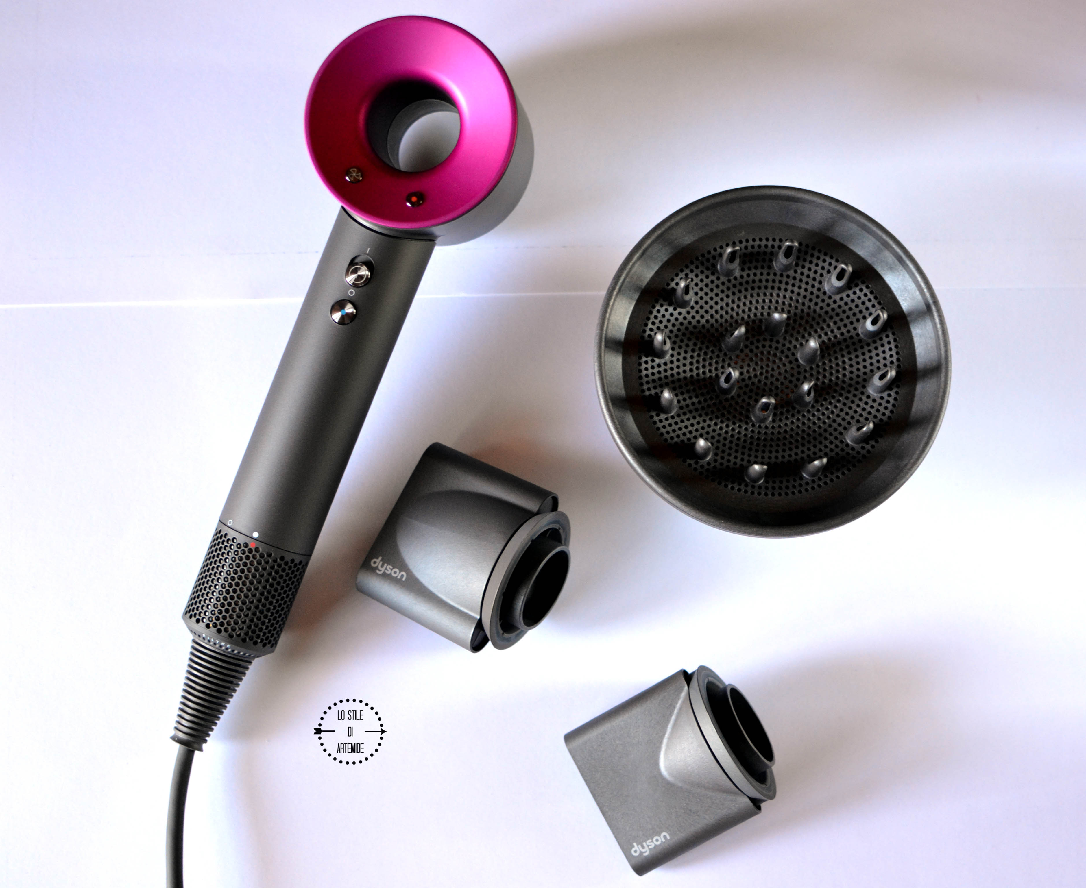 Dyson Supersonic l'asciugacapelli con il buco Lo stile