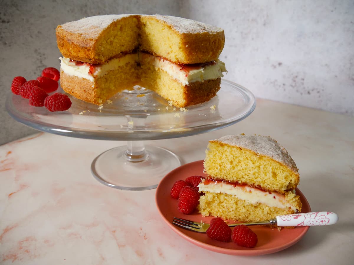 Classic Victoria Sponge Cake Lost in Food