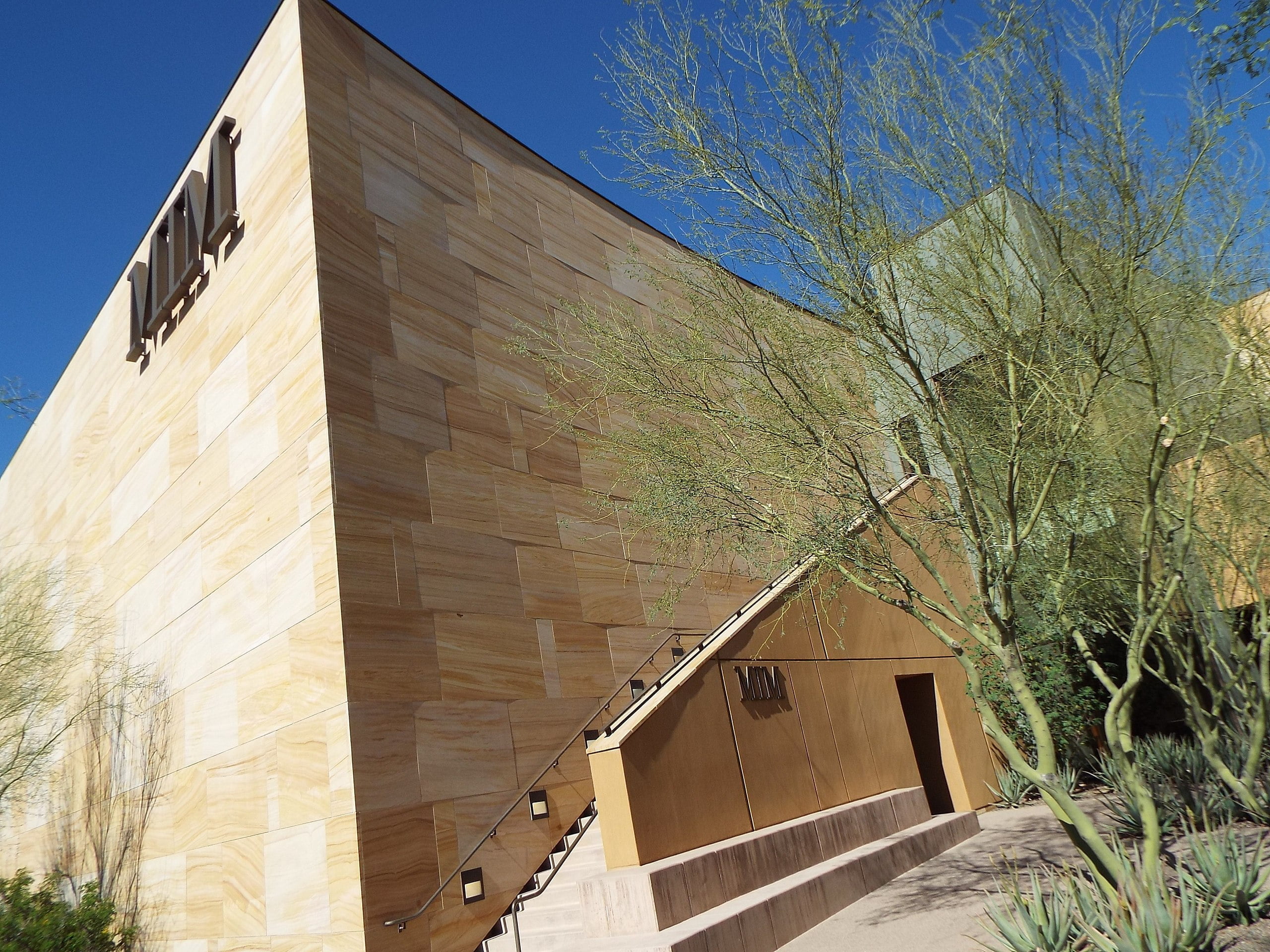 The Ultimate Guide to Phoenix's Musical Instrument Museum (MIM) Lost