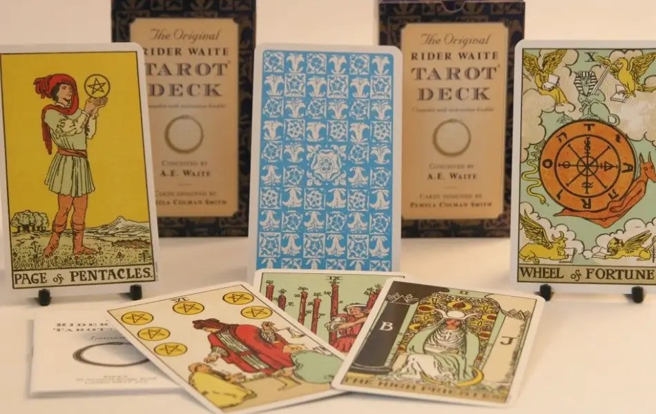 How to Choose the Right Tarot Deck LotusBuddhas