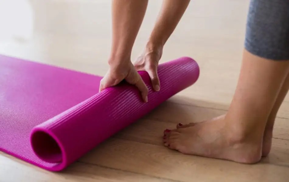 What is a Yoga Mat? Benefits, How to Choose and Clean