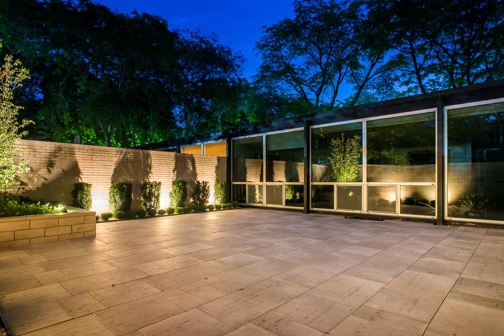 MidCentury Modern Courtyard Lotus Gardenscapes