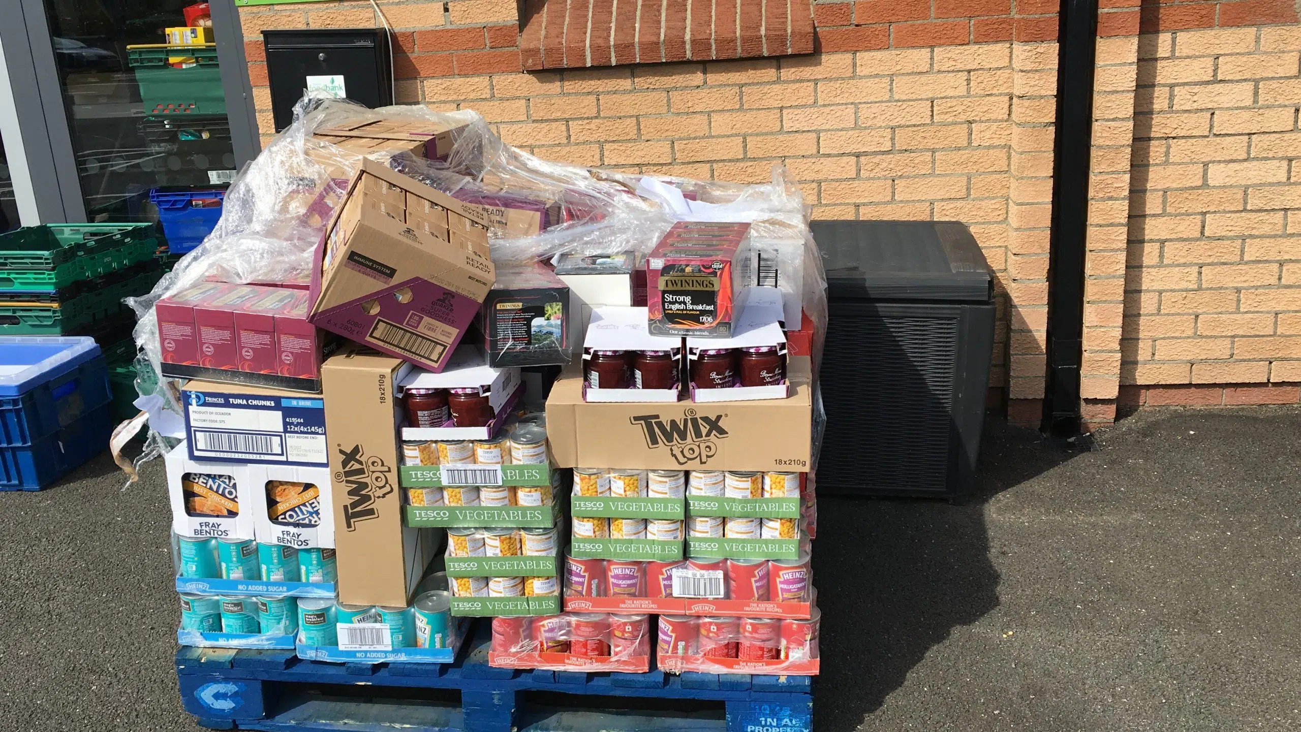 foyle-foodbank-helping-people-in-crisis-with-support-from-tesco-food
