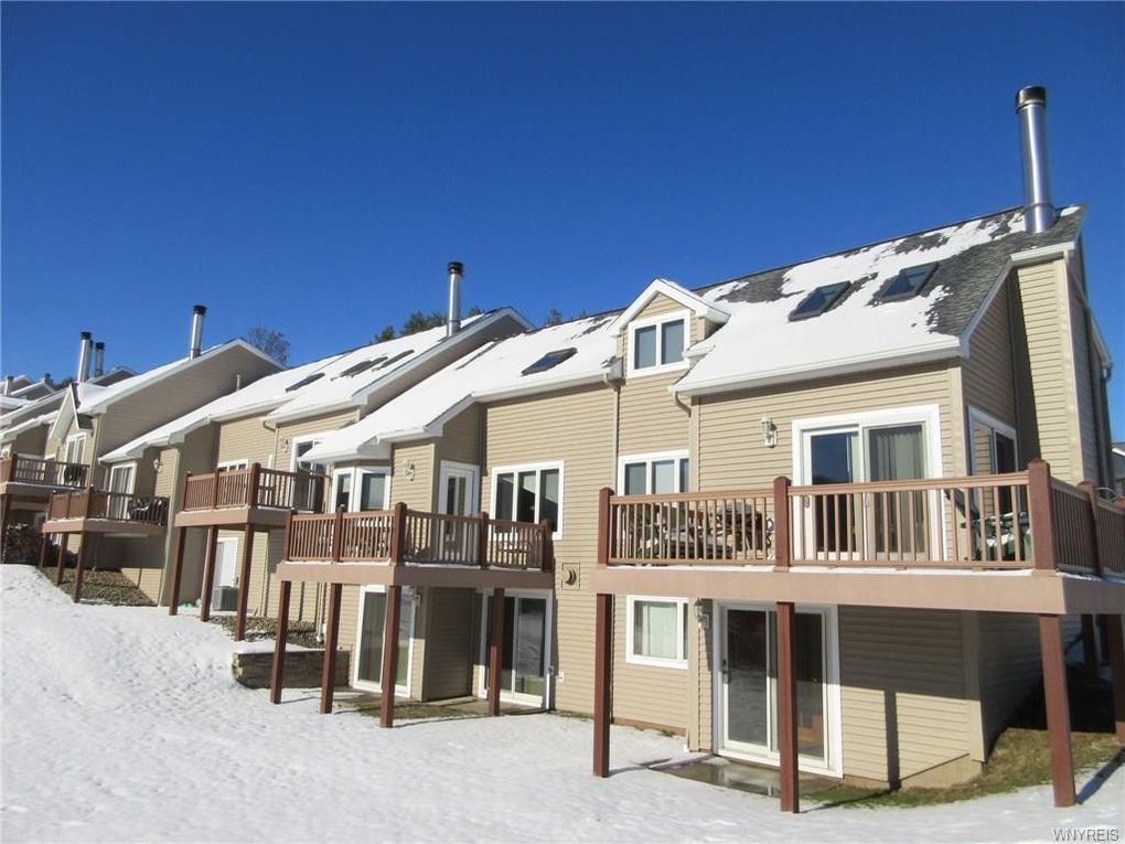 The Lovelace Chalet Ski Chalet in the heart of Ellicottville