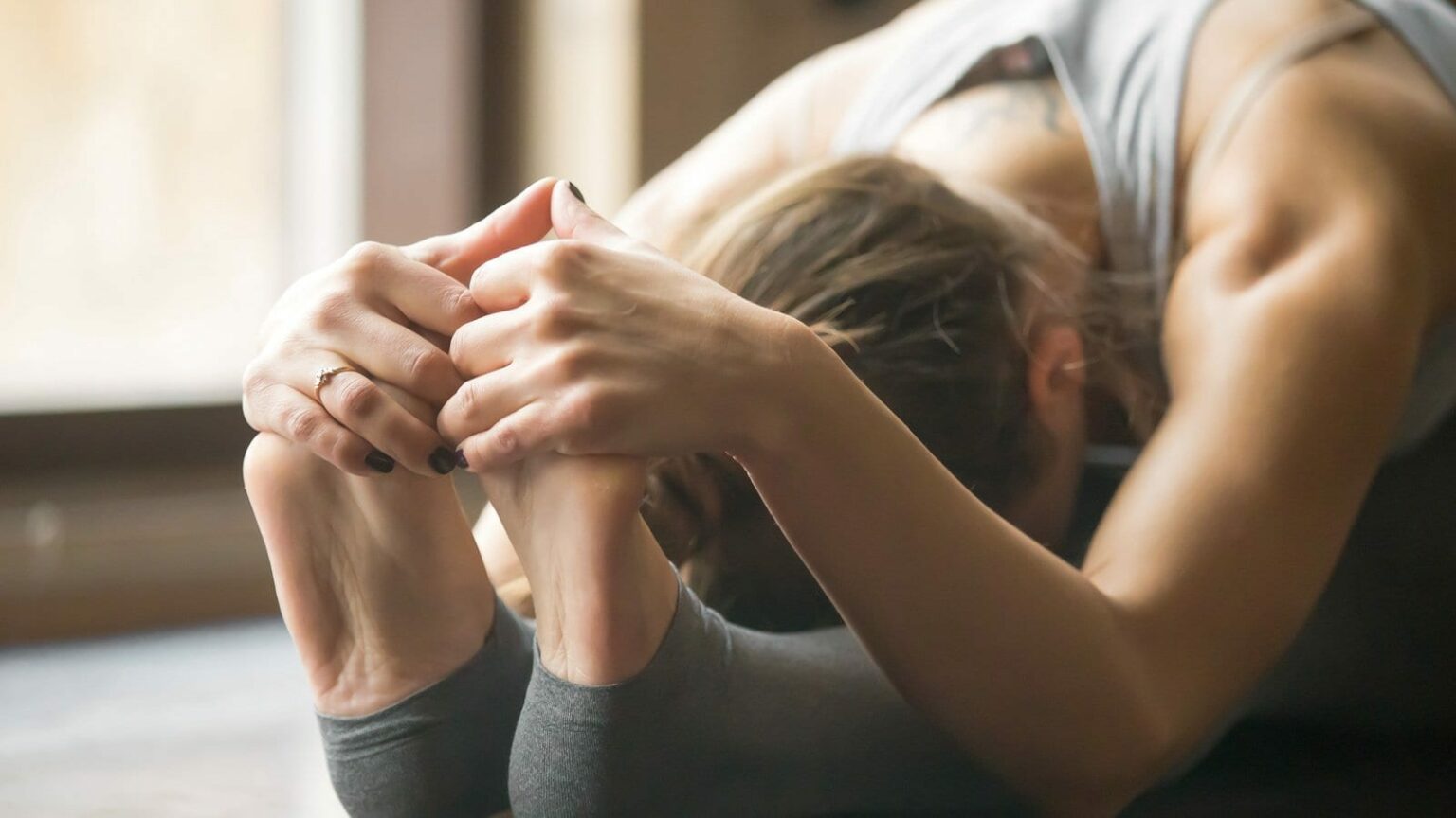 5 Ways To Make Yoga A Daily Habit (That Actually Work)