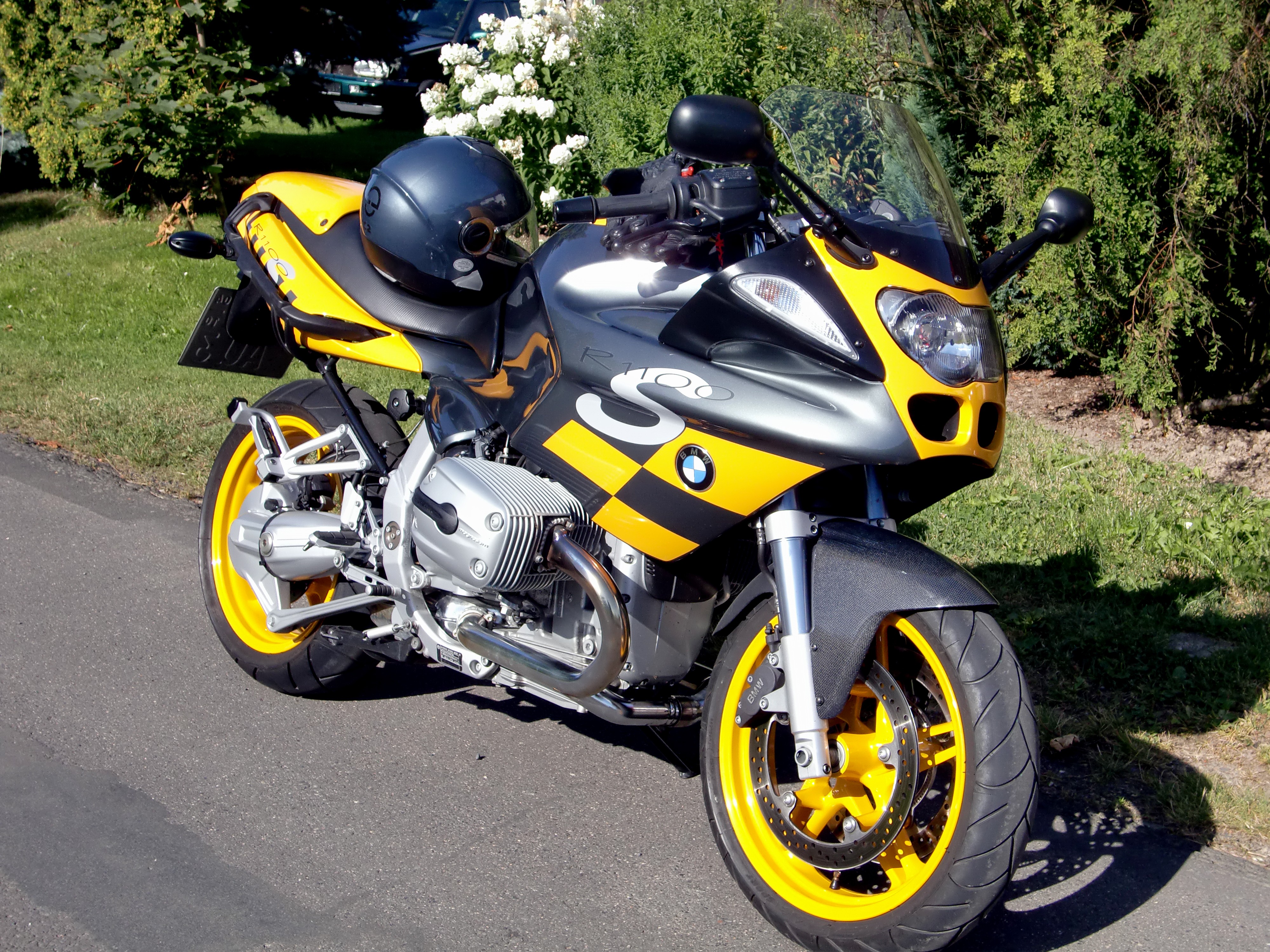Review of BMW R 1100 S 2001 pictures, live photos & description BMW R