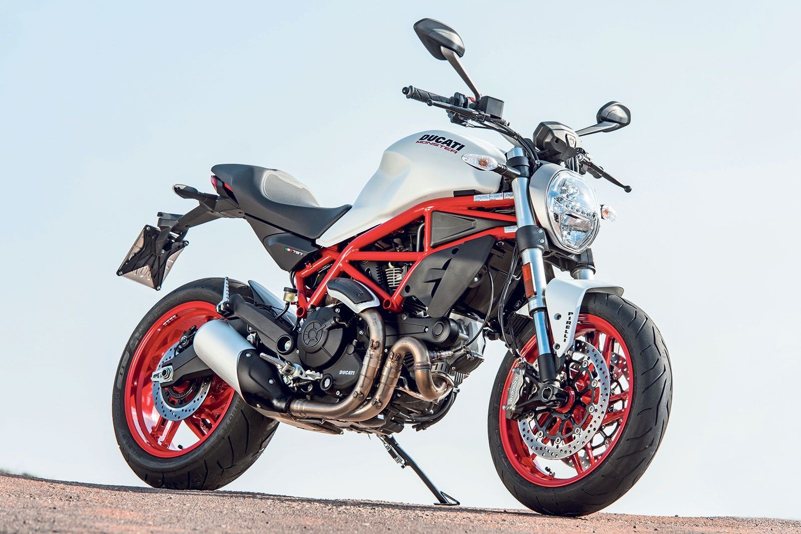 Review of Ducati Monster 797 2018 pictures, live photos & description