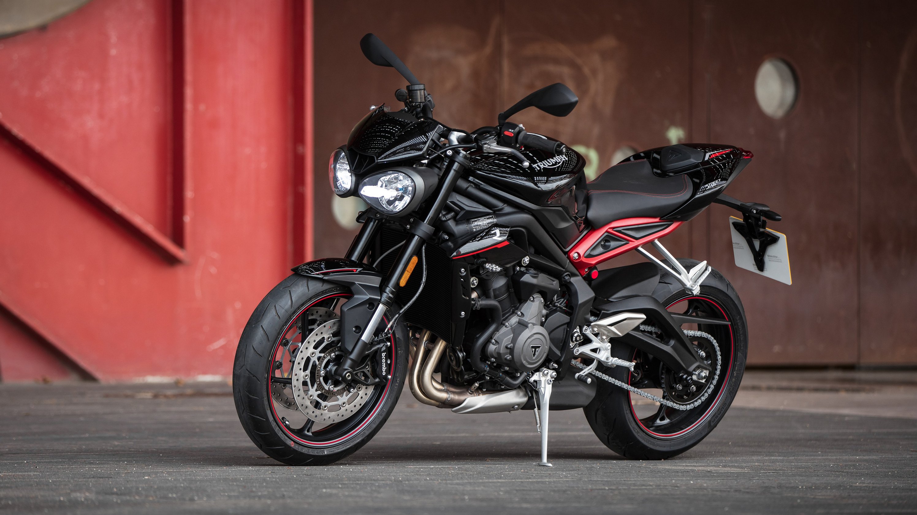 Review of Triumph Street Triple R Low 2018 pictures, live photos