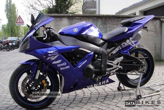 Review of Yamaha YZF-R1 2002: pictures, live photos & description