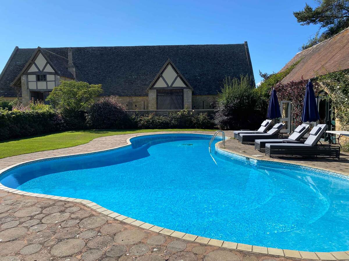 Bredon Manor Love Story Inspiration