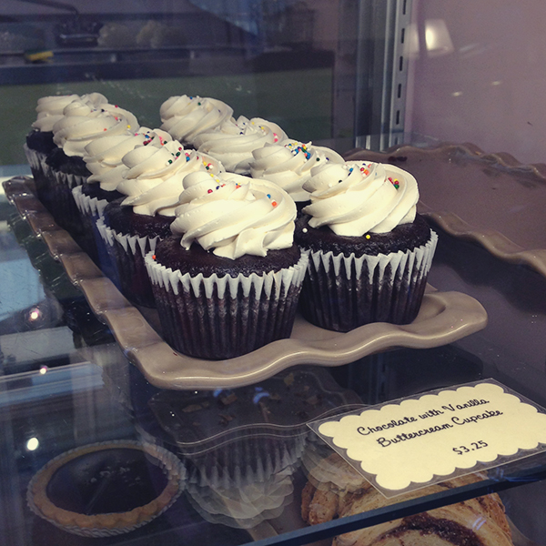 The Search for the Best Cupcake in America! Love Swah