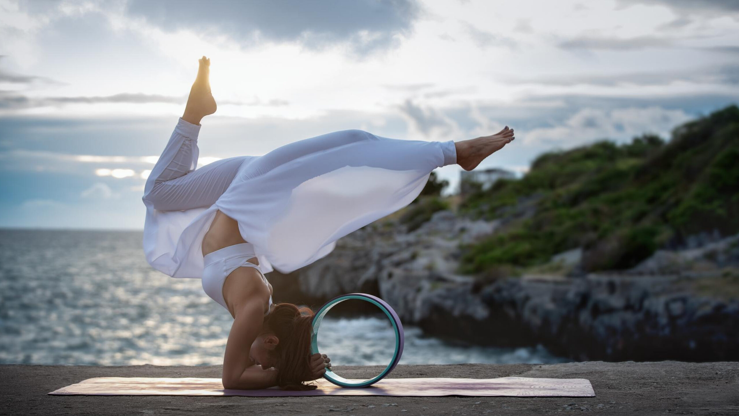 How to use yoga wheel? Love teaching yoga