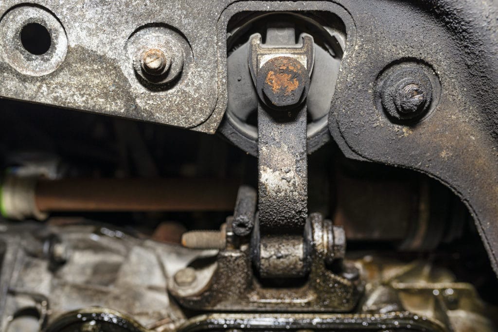 5 Key Symptoms of Bad Motor Mounts | Low Offset