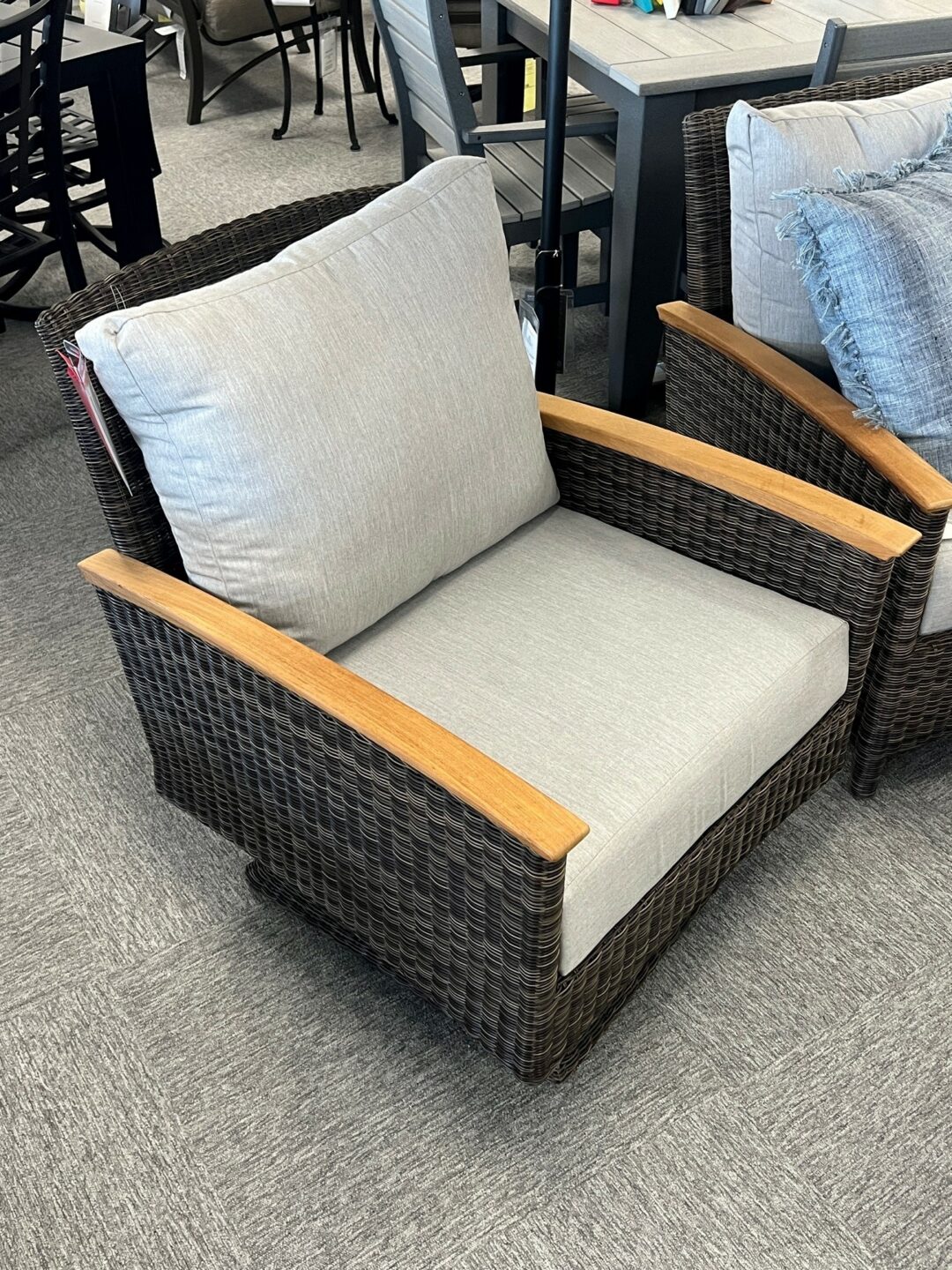 Bella Swivel Rocker Lowery's Outdoor Furniture