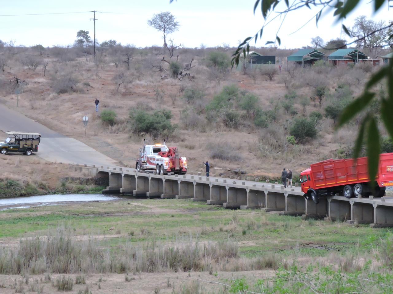 UPDATE Truck successfully removed from bridge at Crocodile Bridge Gate
