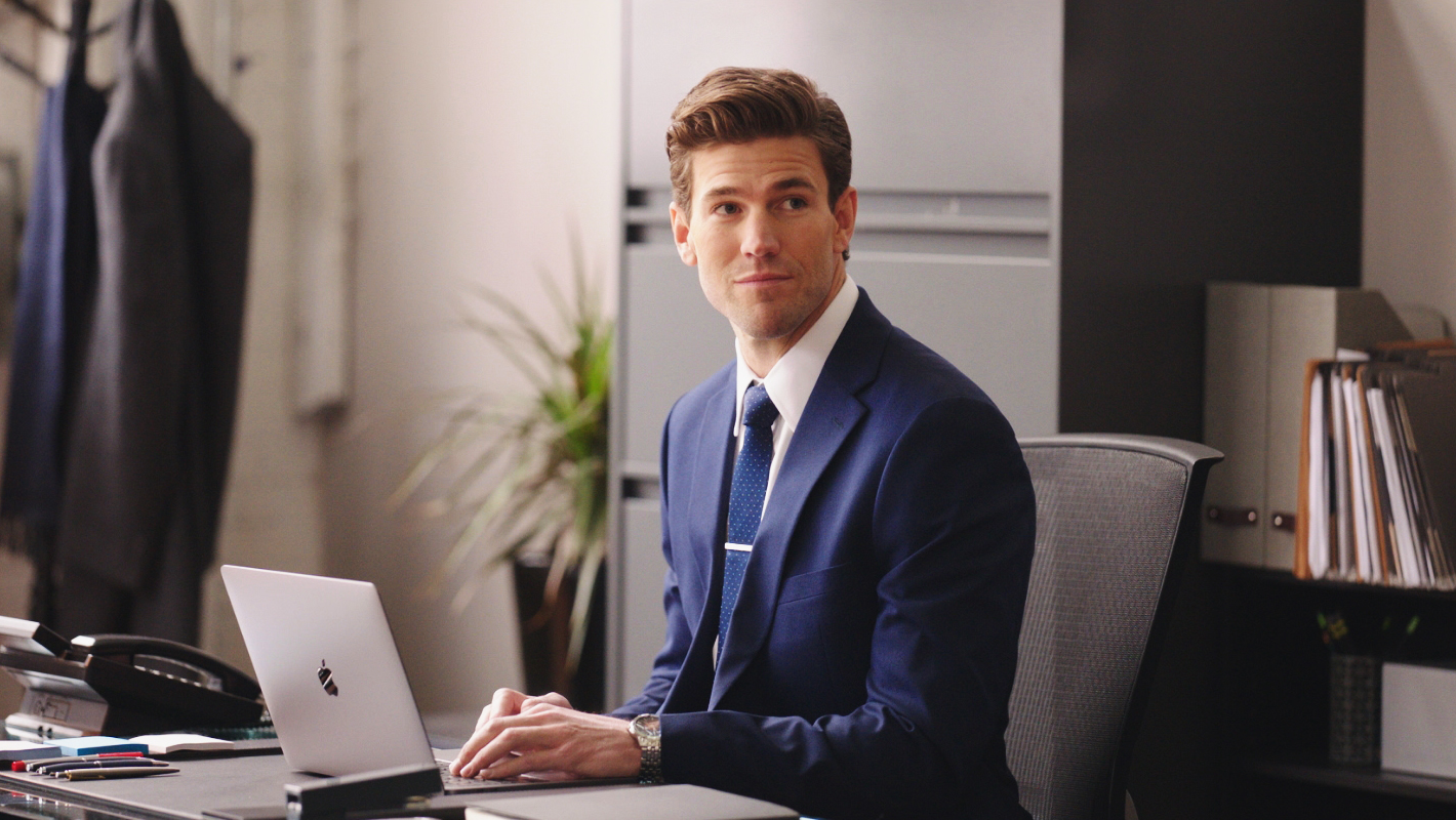 Austin Stowell Talks About his IcyHot Character In The Hating Game