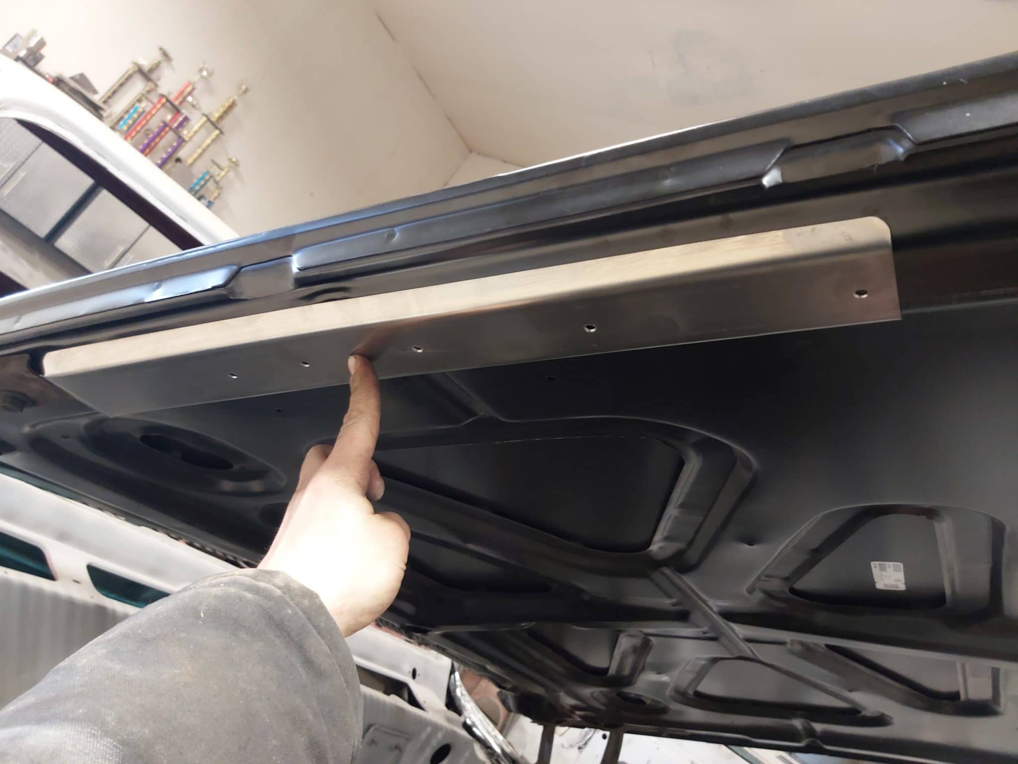 73 87 Chevy Hood Trick