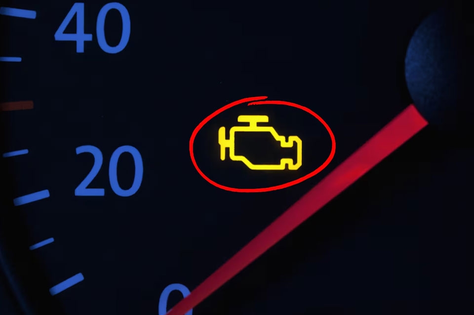 5 razones por las que se puede activar la luz del check engine en el
