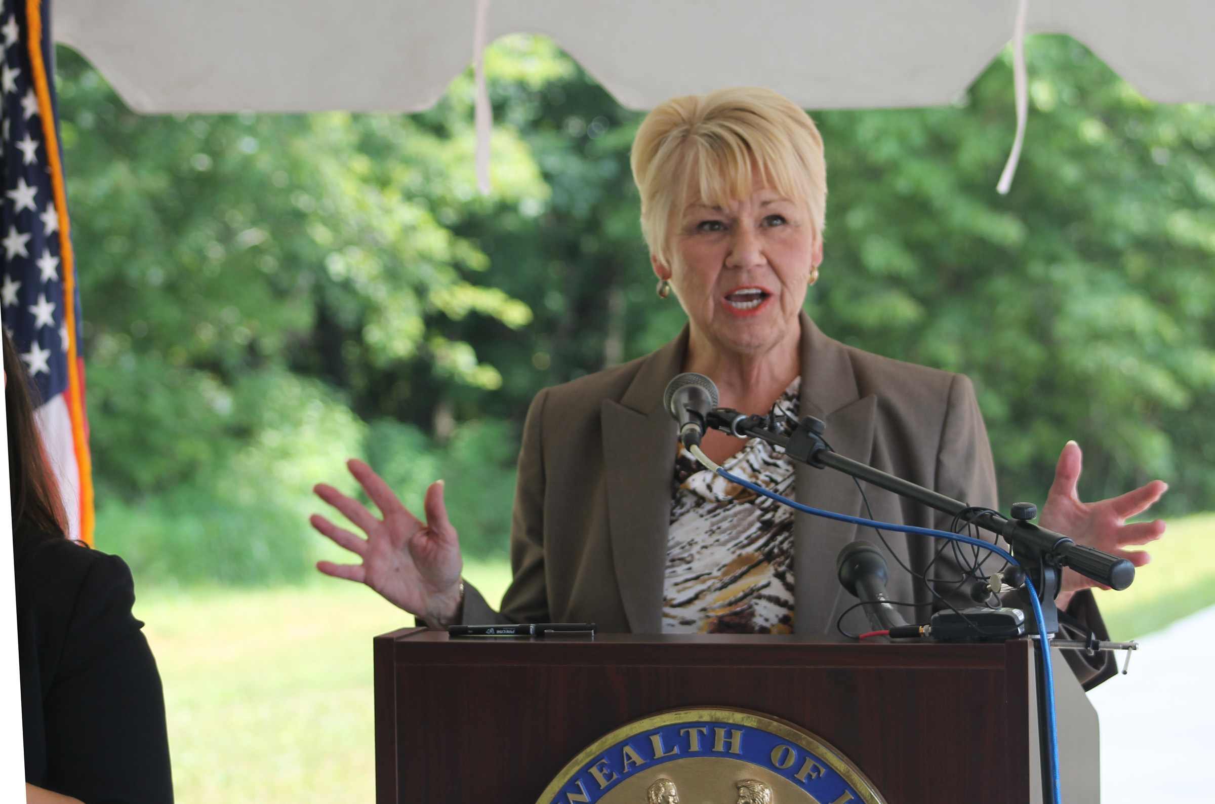 Lt. Gov. Luallen attends Kentucky Career Center opening in Elizabethtown