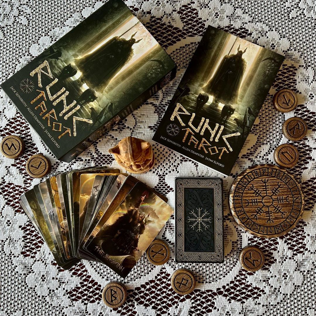 Runic Tarot Kit LT Tarot