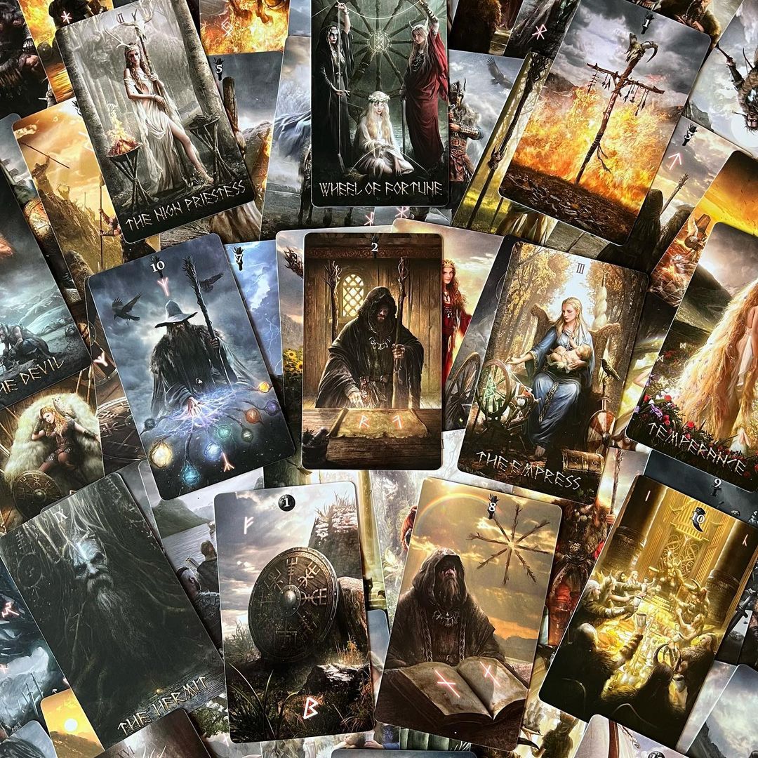 Runic Tarot Kit LT Tarot