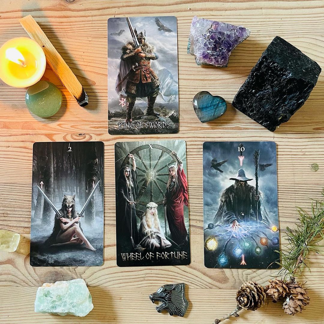 Runic Tarot Kit LT Tarot