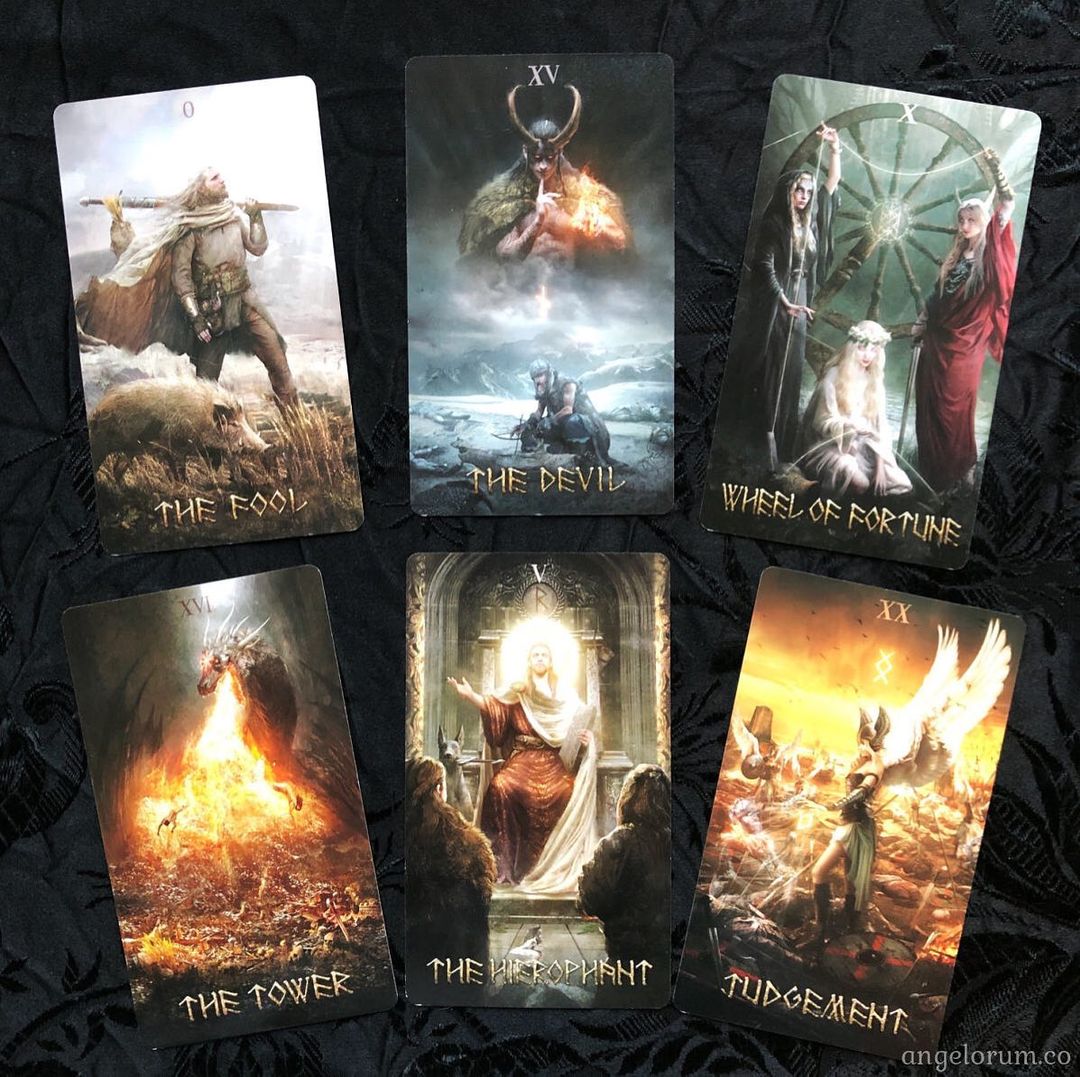 Runic Tarot Kit LT Tarot