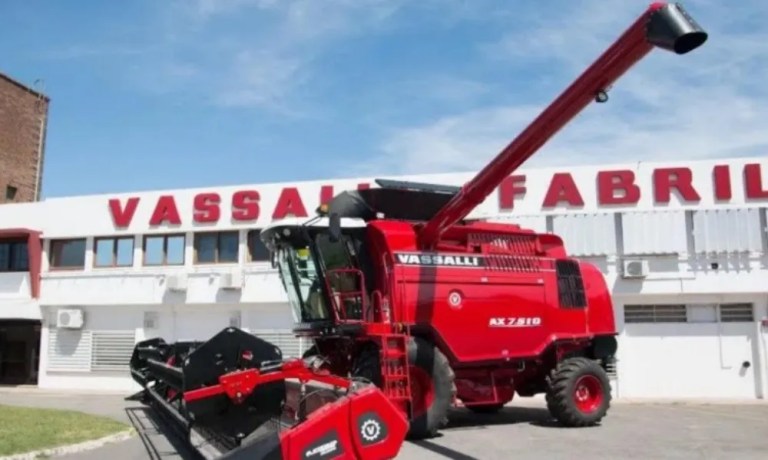 Tras acuerdo salarial, la fábrica de cosechadoras Vassalli retomó la producción en Firmat