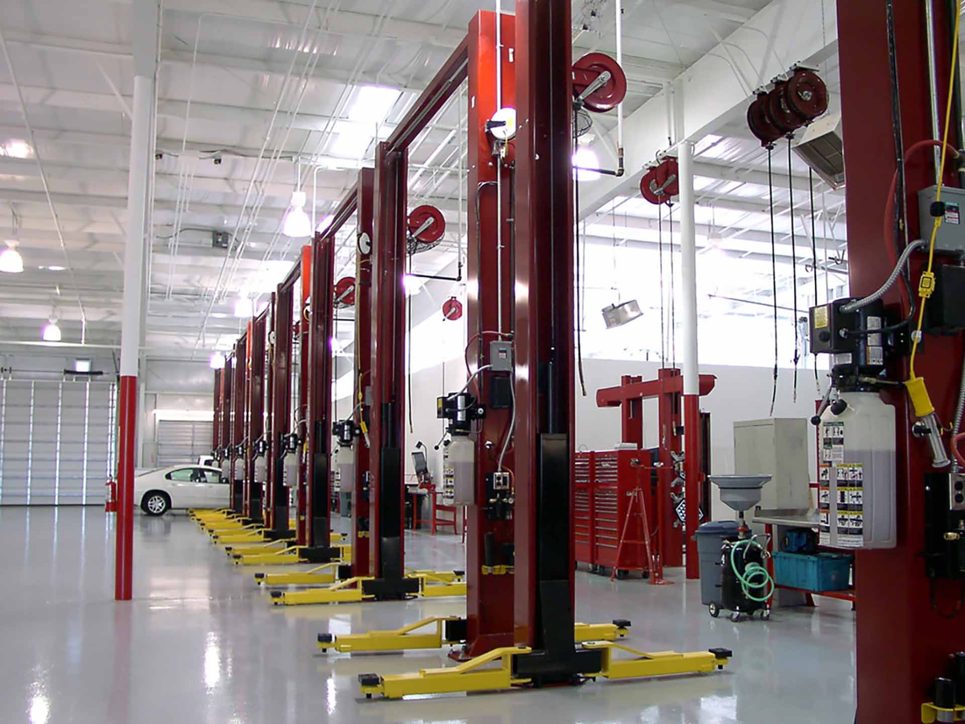 Auto Lifts Lubrication Equipment