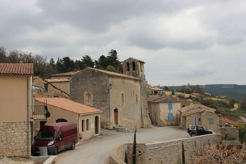 Sainte Croix à Lauze dans le Luberon tourisme et vie locale
