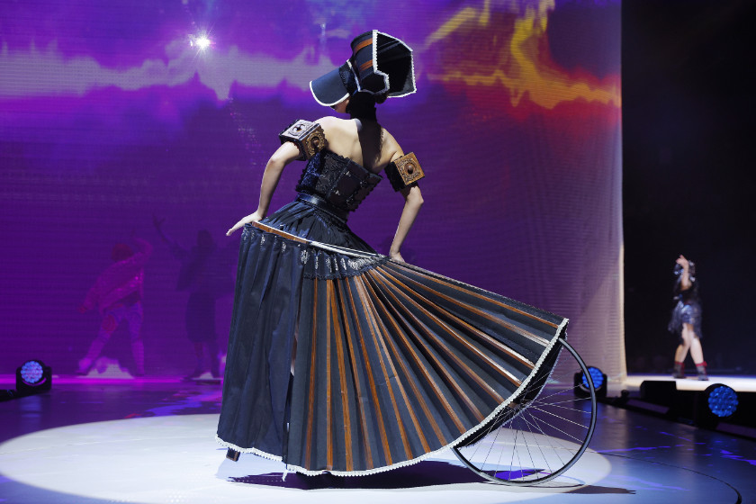 Jacinda Ardern makes surprise appearance at World of Wearable Art