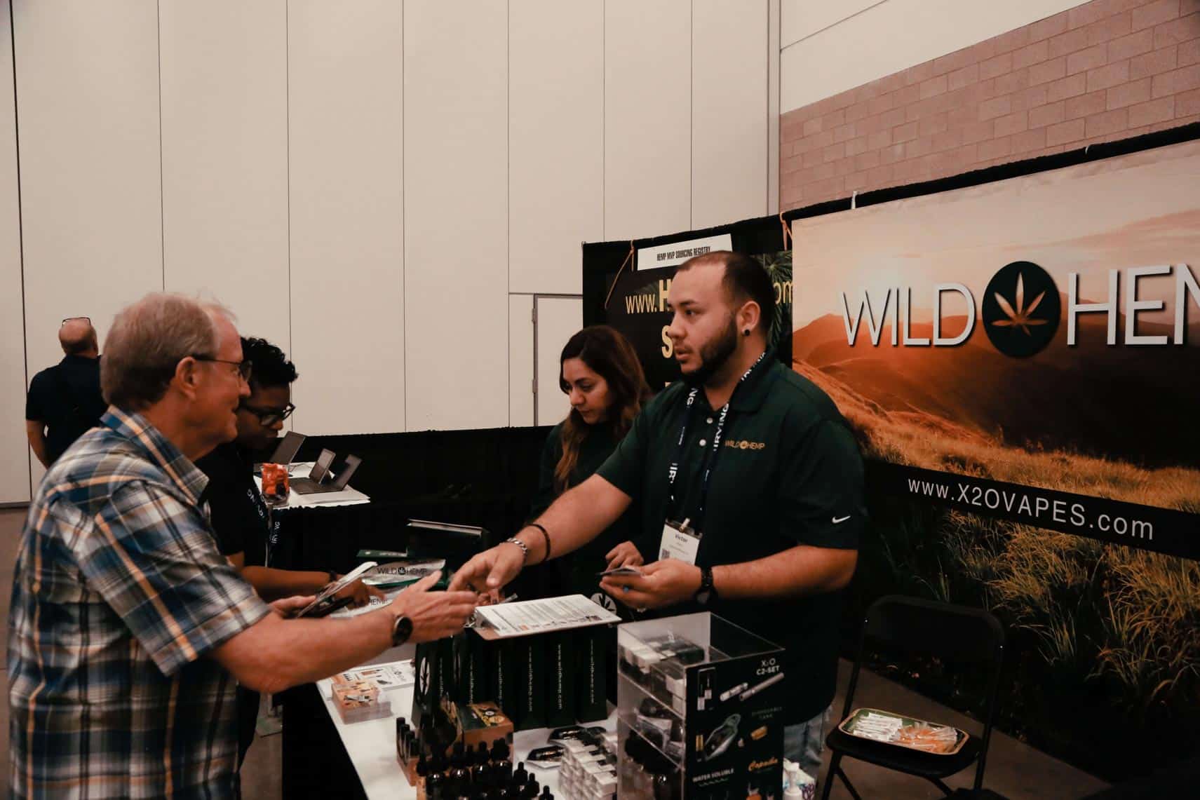 Houston CBD Convention Volunteers Lucky Leaf Hemp Expo