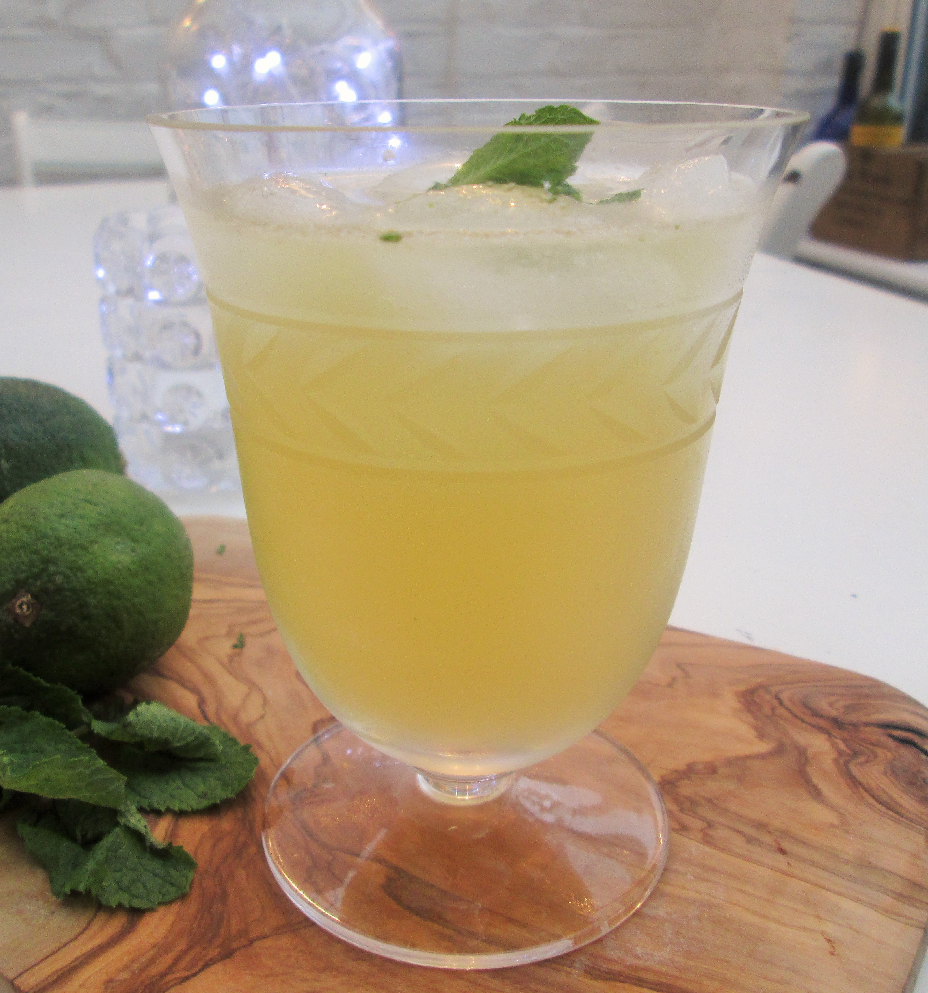 Apple, gin, elderflower and mint Friday Cocktail