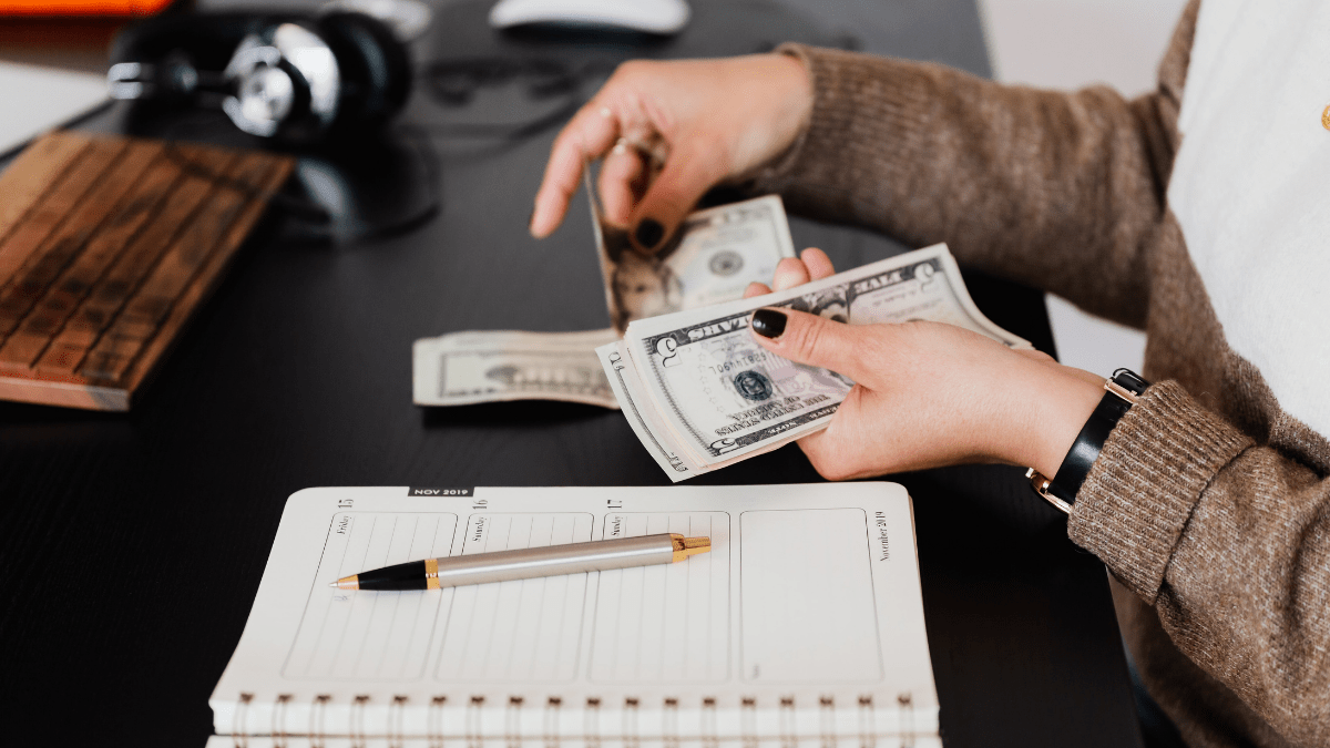 CÓMO ORGANIZAR DE MANERA EFECTIVA LOS GASTOS DE LA CASA