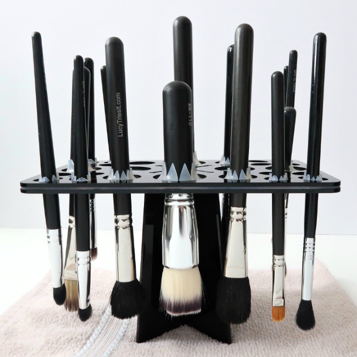 How To Dry Makeup Brushes The Right Way To Prevent Damage!
