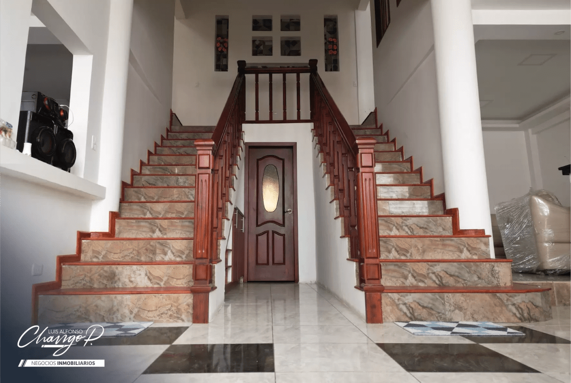 CASA ELEGANTE AMBATO Luis Alfonso Chango Pacha