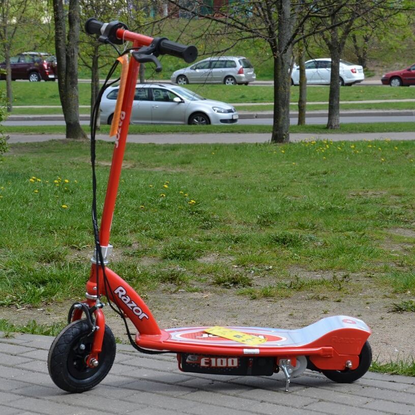 Razor E100 Electric Scooter Reviewed by LumBuy An Honest Guide