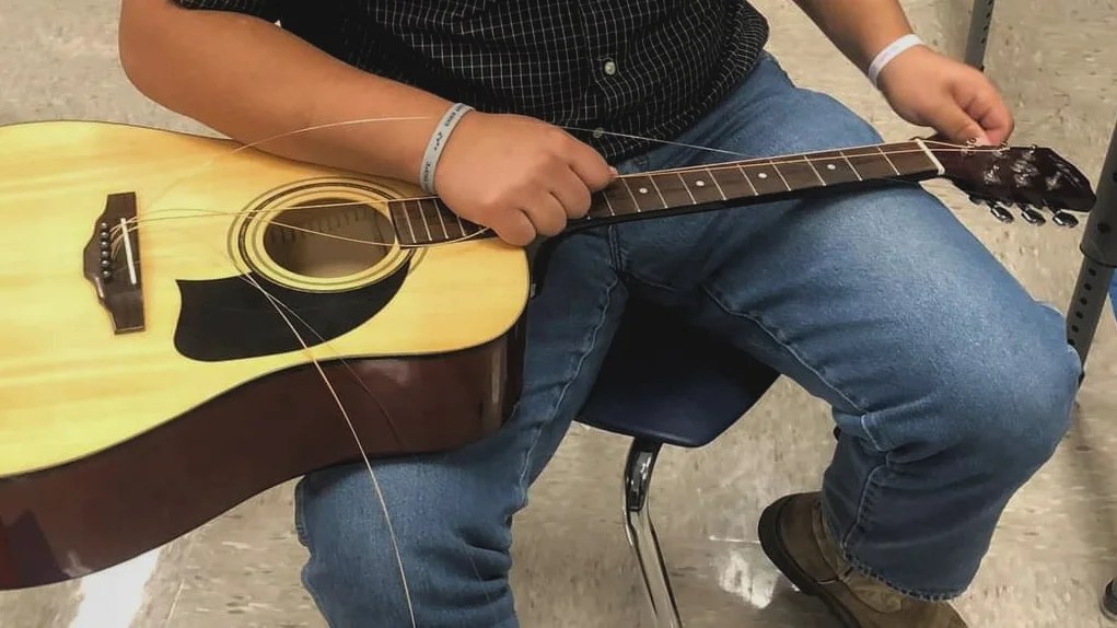 How Often Should You Change Guitar Strings? Luminous Guitarist
