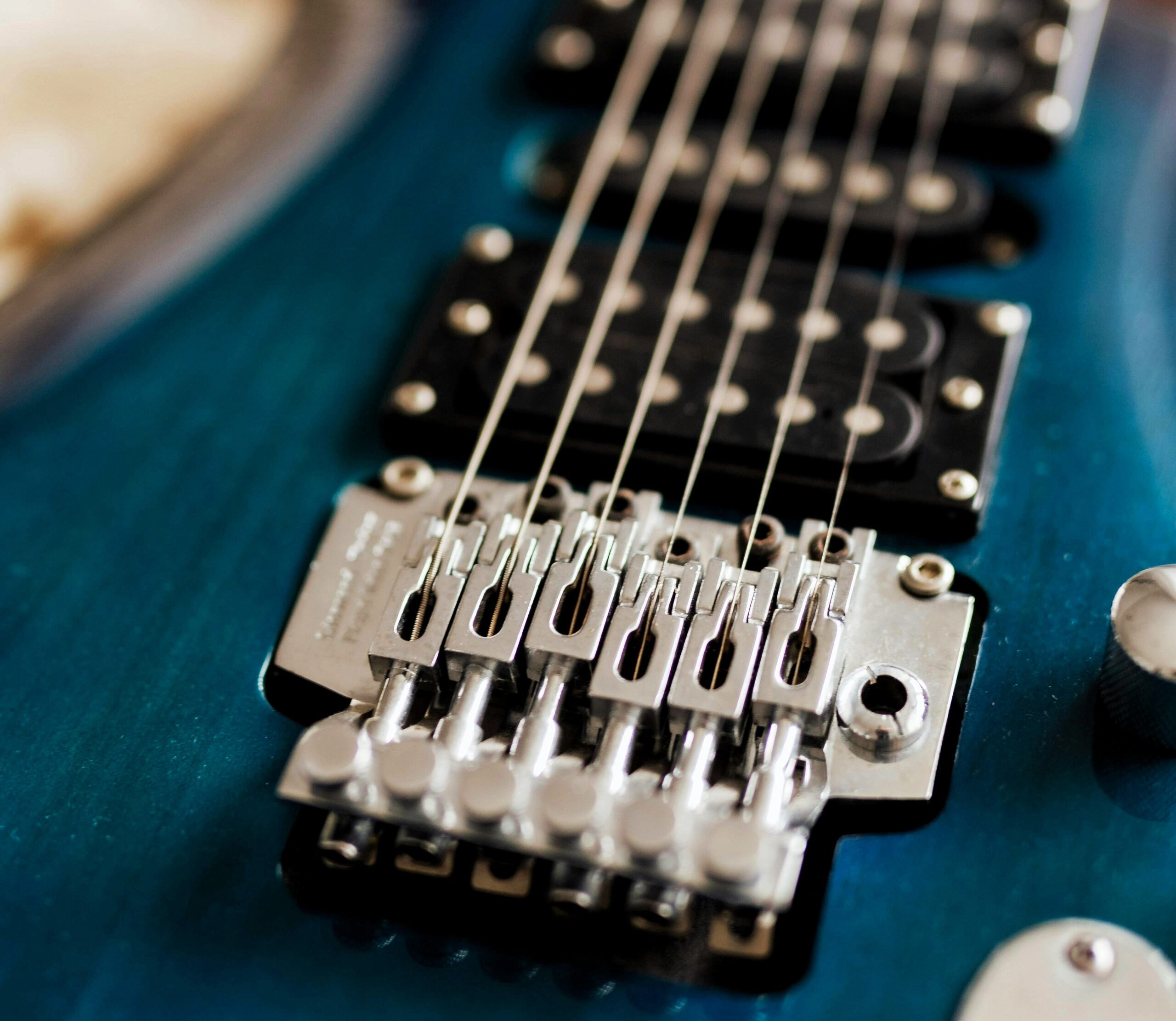 Can You Use Acoustic Guitar Strings On An Electric Guitar? Luminous