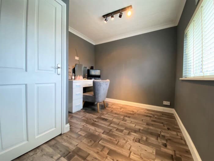 Brewester Rd Bucknall Stoke On Trent ST2 9JN Luv2Sell