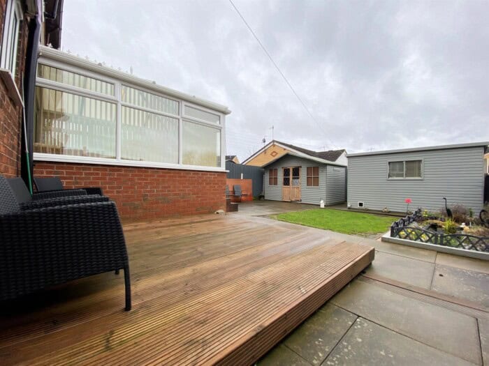 Brewester Rd Bucknall Stoke On Trent ST2 9JN Luv2Sell
