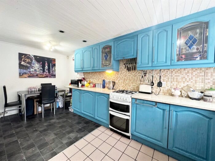 Ashwood Longton Stoke On Trent Luv2Sell