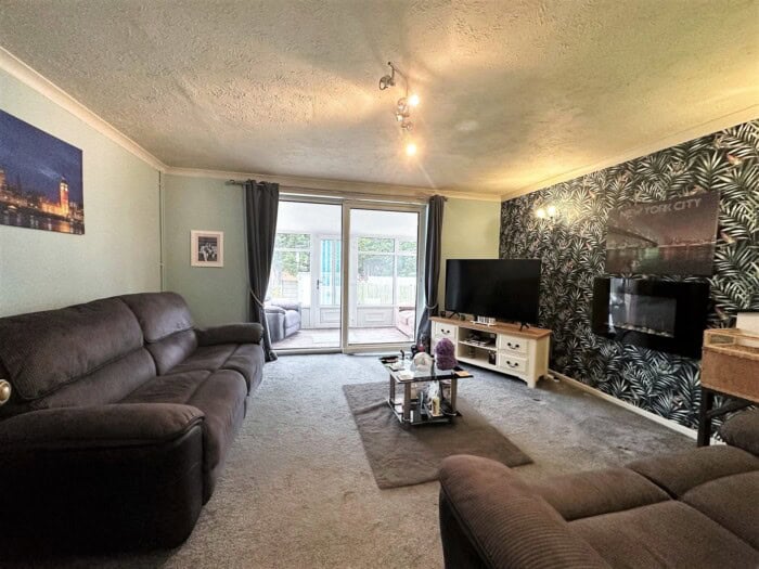 Ashwood Longton Stoke On Trent Luv2Sell