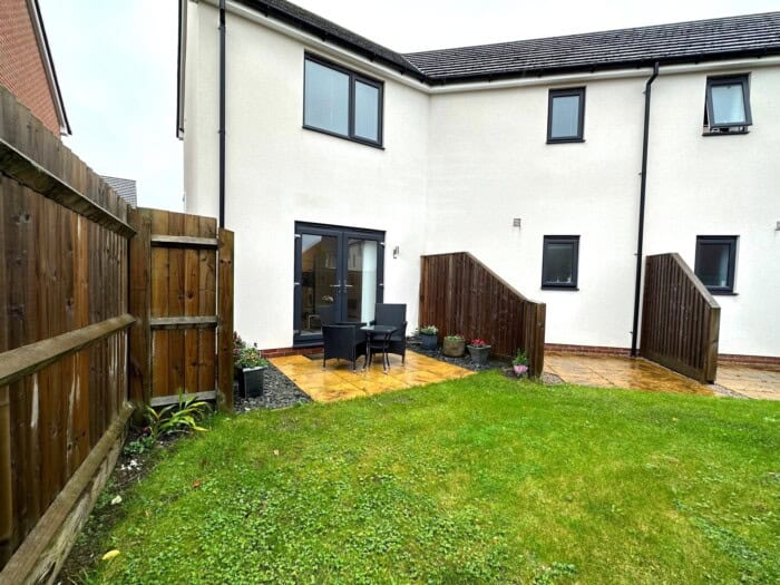 26 Harold Hines Way, Trentham, Stoke On Trent, ST4 8WJ Luv2Sell