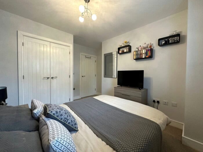 26 Harold Hines Way, Trentham, Stoke On Trent, ST4 8WJ Luv2Sell